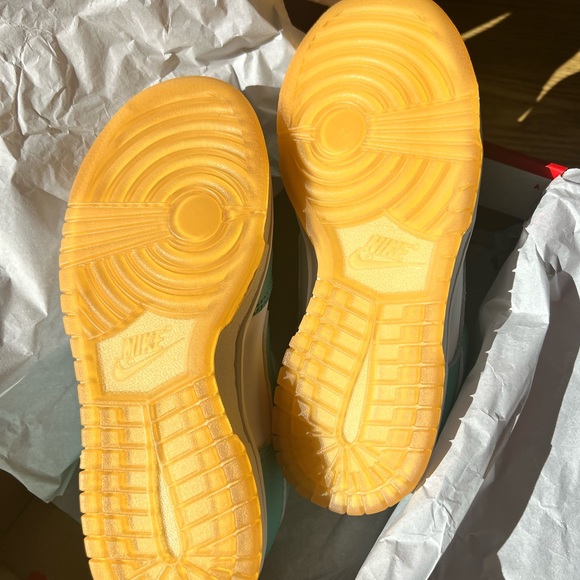 SOLD Brand New Nike Dunk Teal Zeal For Sale! Never worn. Women’s Size 5. - Picture 7 of 8